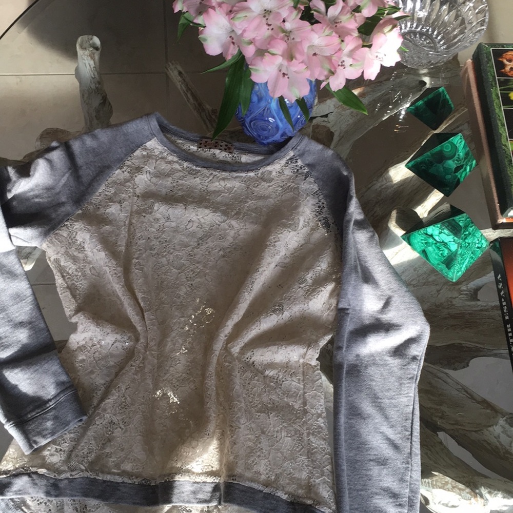 Asymmetrical sweater from Rio